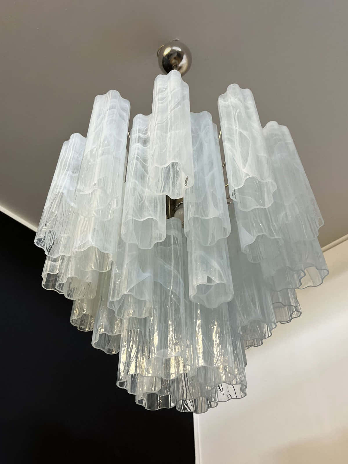 Murano Chandelier 22.8″ – 36 tubes – Alabaster white