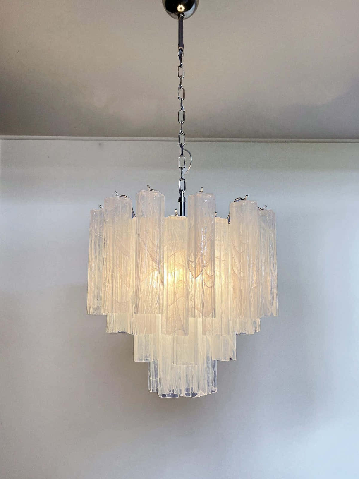 Murano Chandelier 22.8″ – 36 tubes – Alabaster white