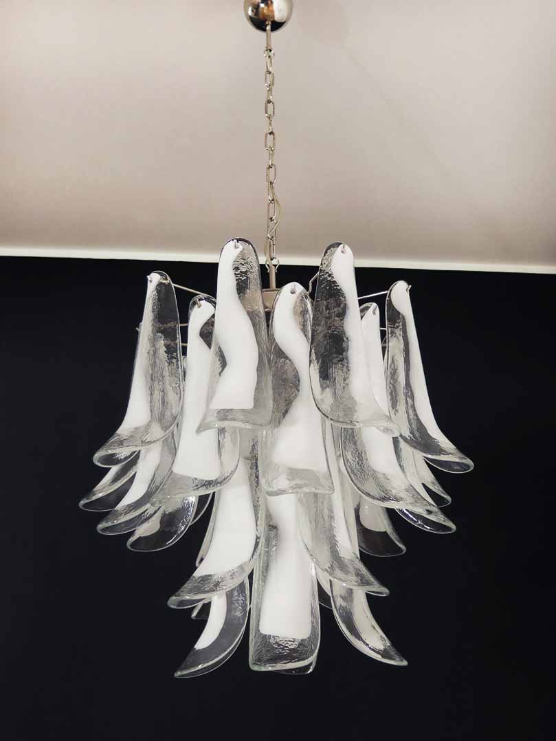 Murano Chandelier – 26 petals – White