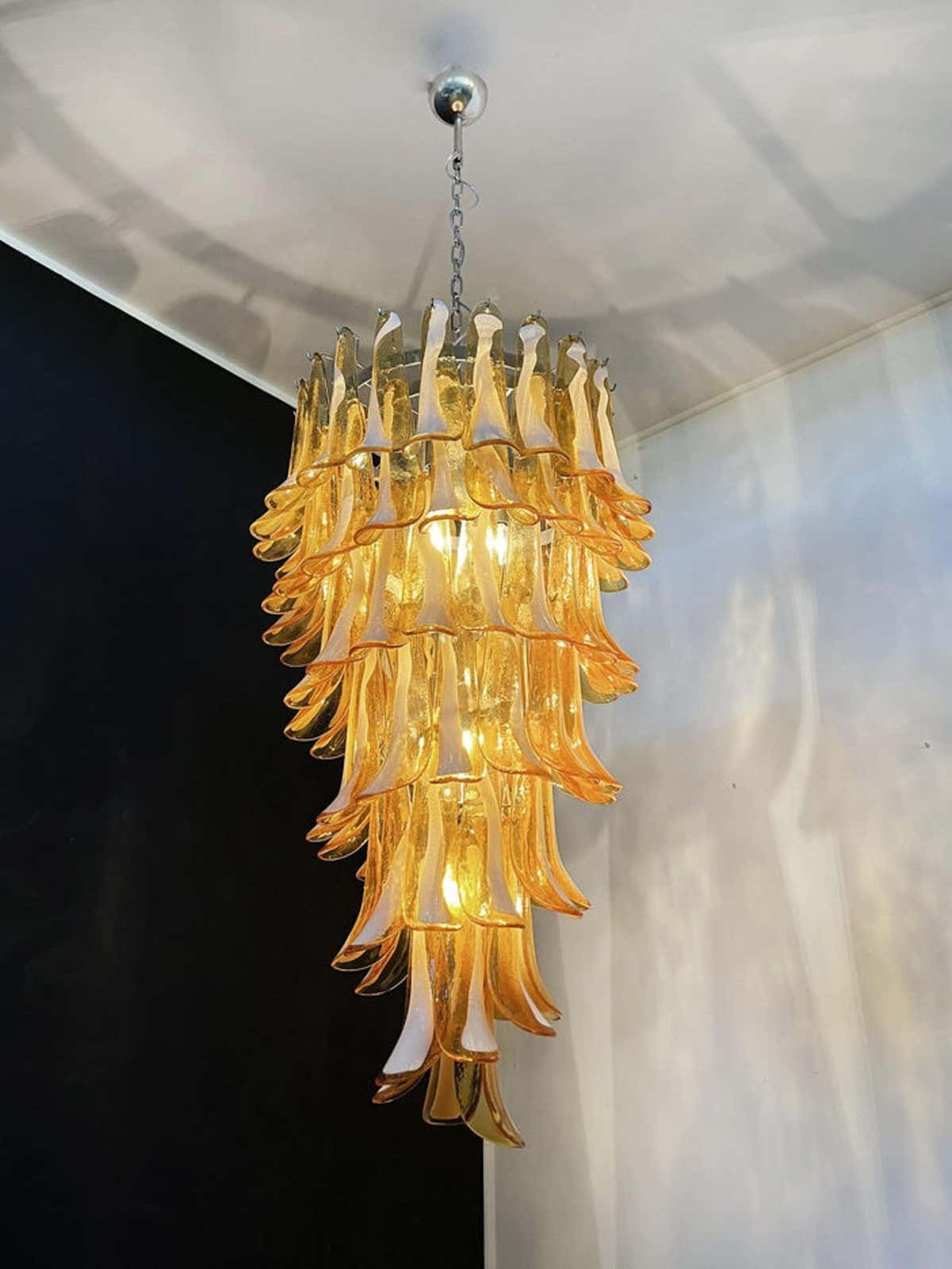 Murano Chandelier – 83 petals – Caramel