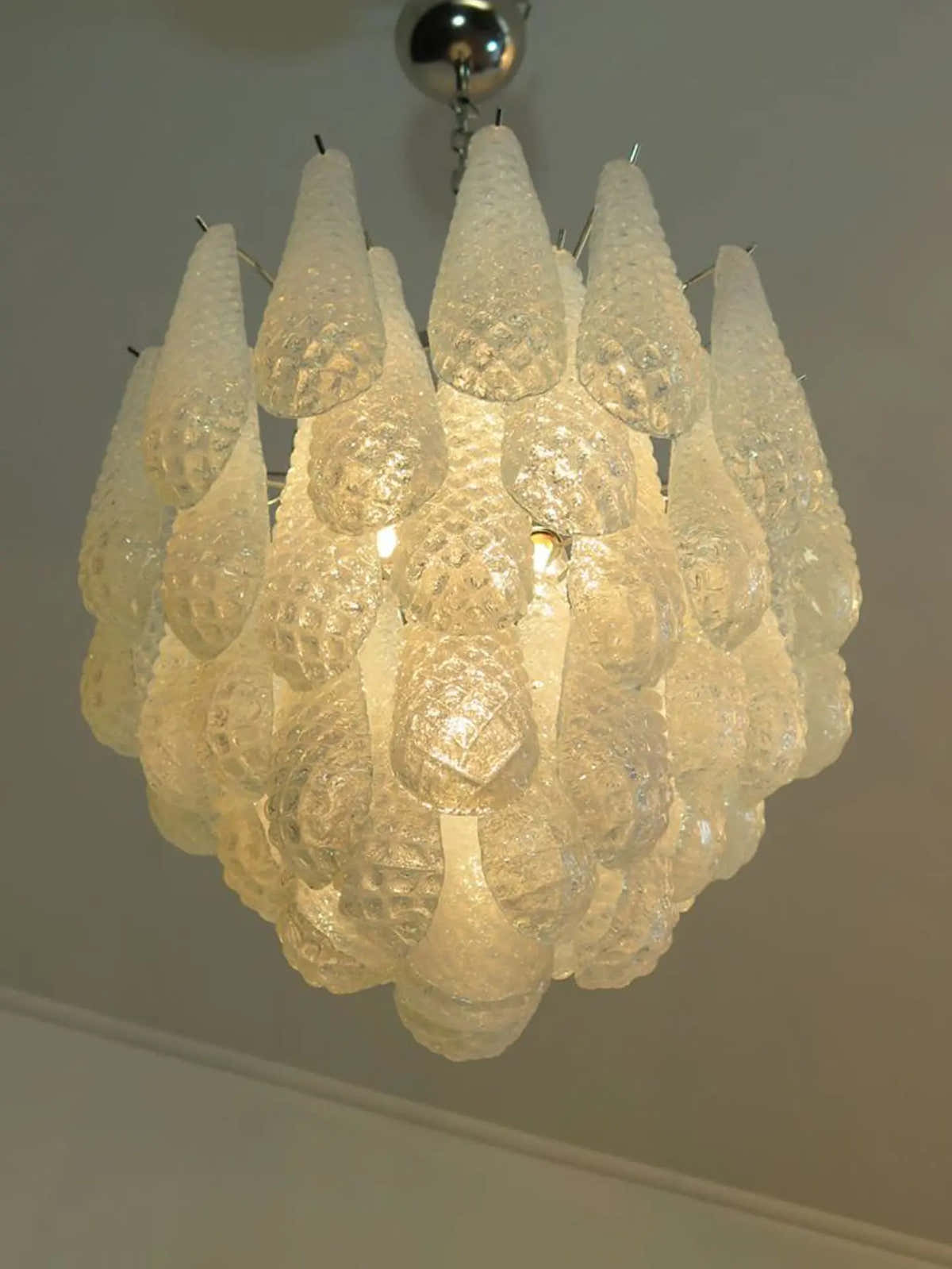 Murano Chandelier – Drop – 41 glasses – Opalino