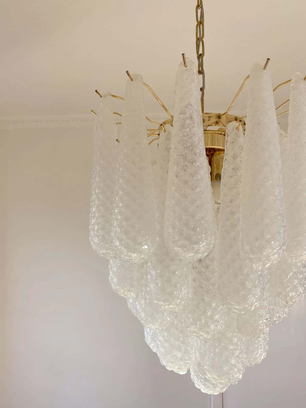 Murano Chandelier – Drop – 41 glasses – Opalino