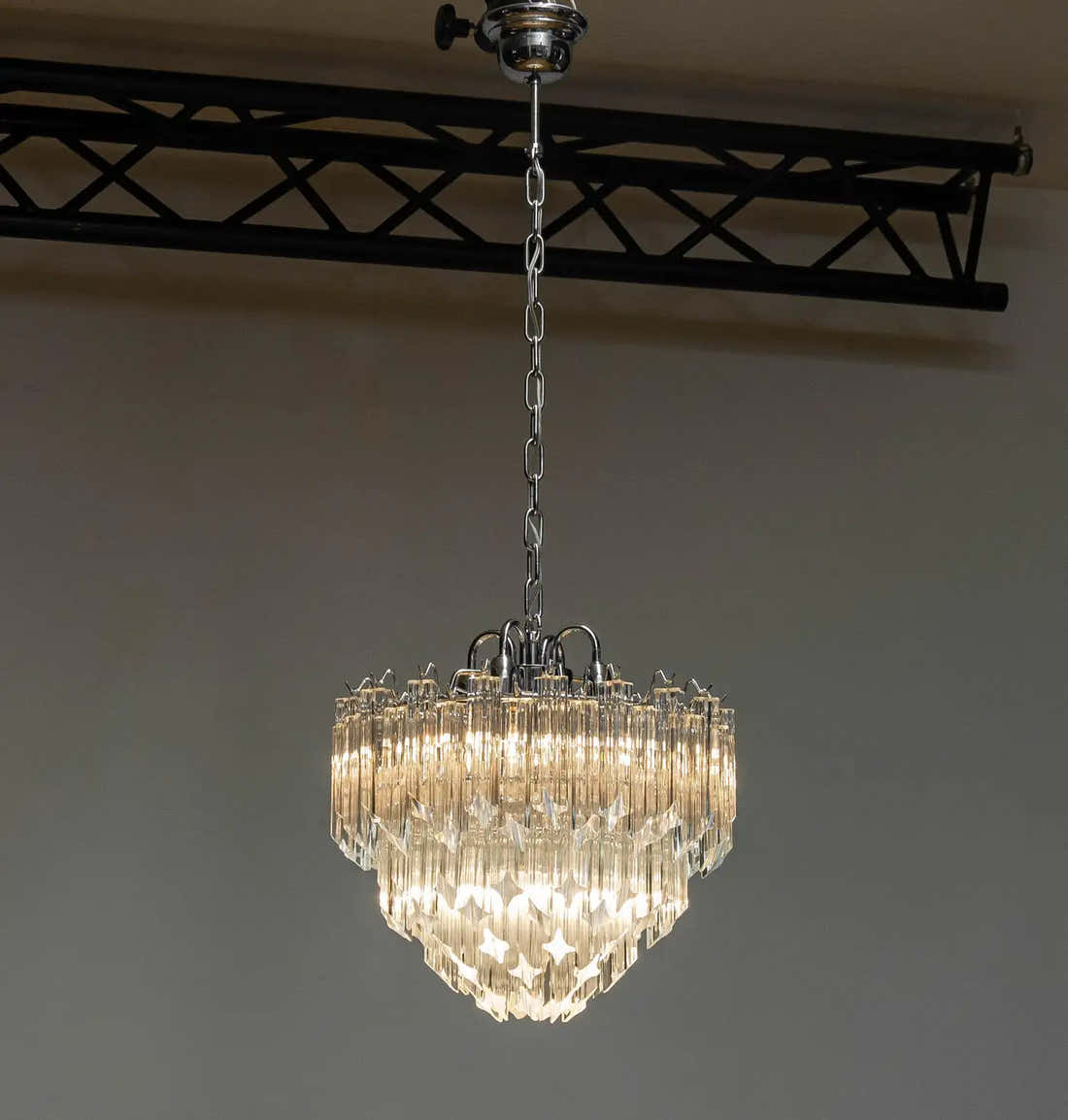1980s Venini Chrome Chandelier With 91 Clear Triedri Murano Crystals Italy
