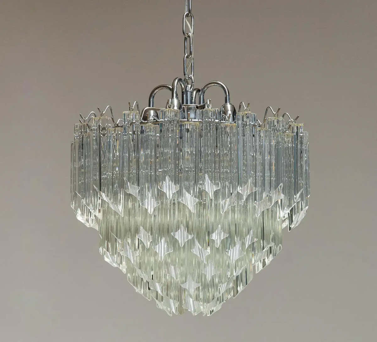1980s Venini Chrome Chandelier With 91 Clear Triedri Murano Crystals Italy