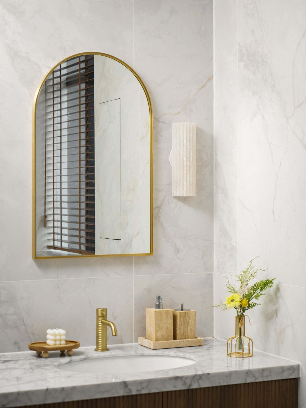 Alvia Alabaster Wall Light