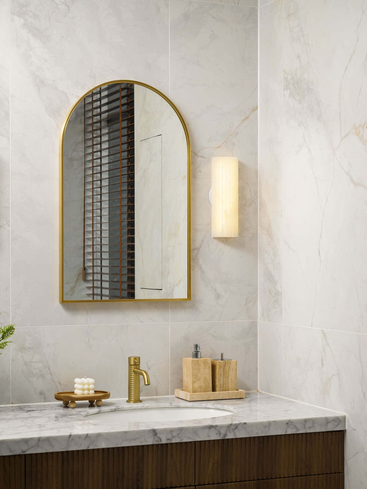 Alvia Alabaster Wall Light