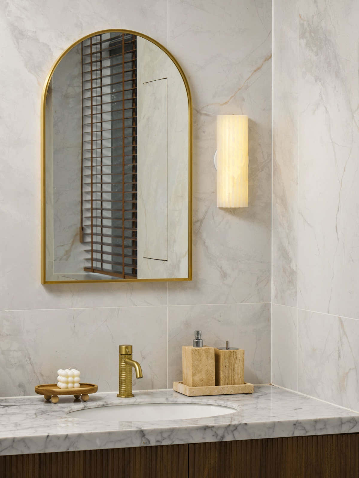Alvia Alabaster Wall Light